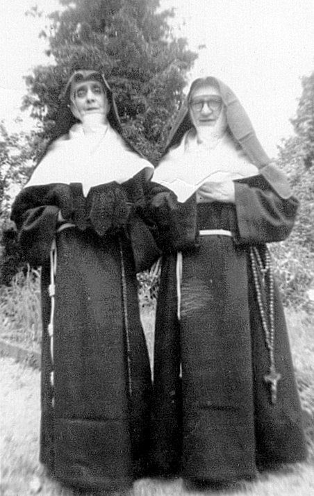 Sr Maria Dwyer (left)